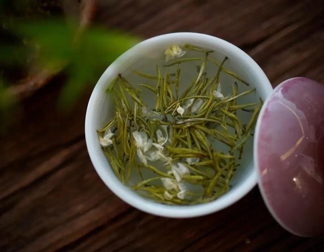 都江堰廊桥下的茶语与碧潭飘雪