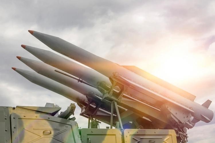 东部沿海阵地,科技与战略的双重守护,导弹全时竖立罕见现场揭秘!